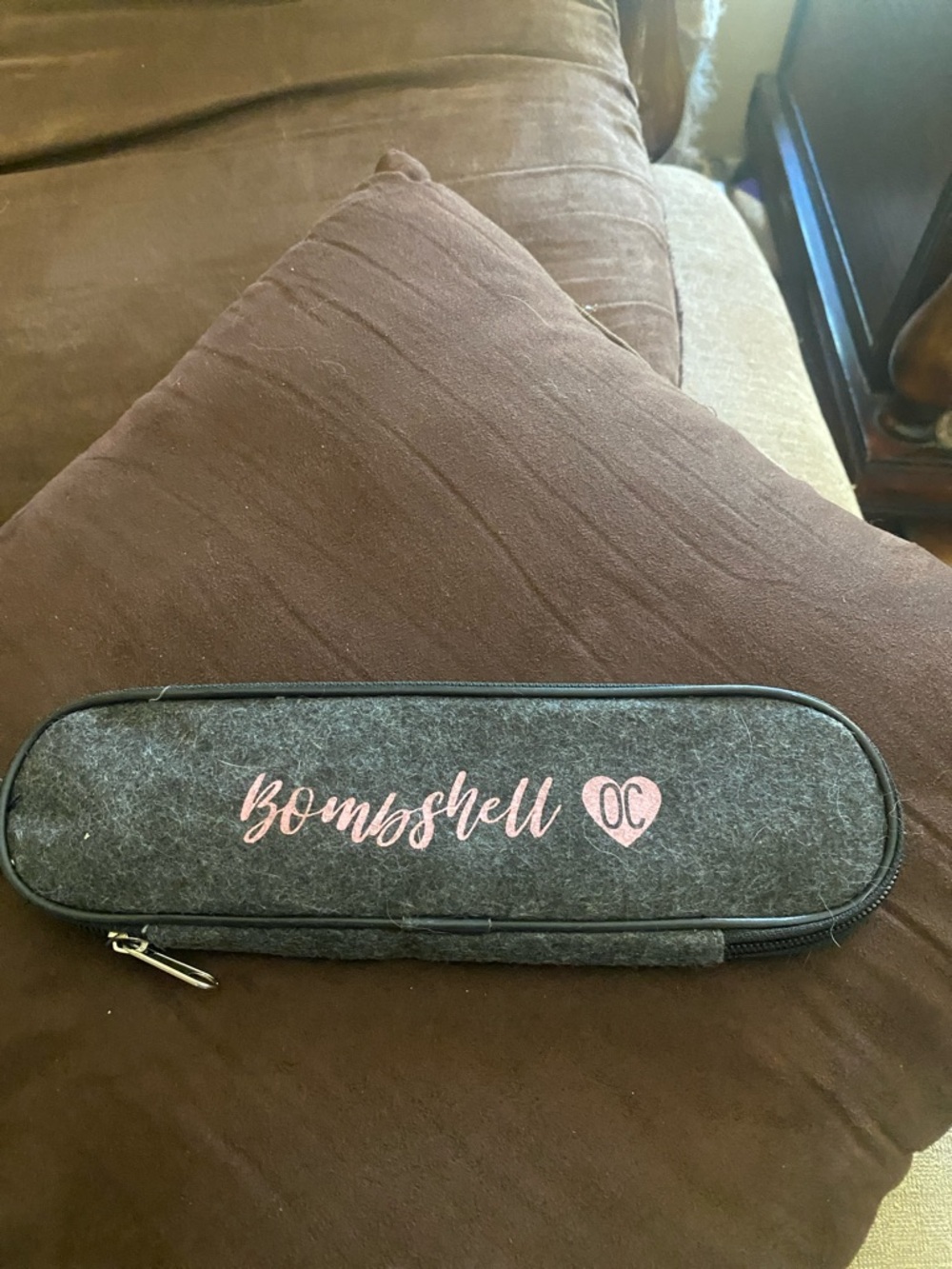 Bombshell OC Gray Case with rose gold cutlery